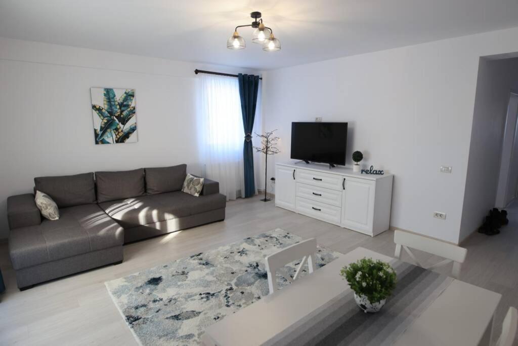 White Apartment Gura Humorului, Bucovina, Voronet Экстерьер фото
