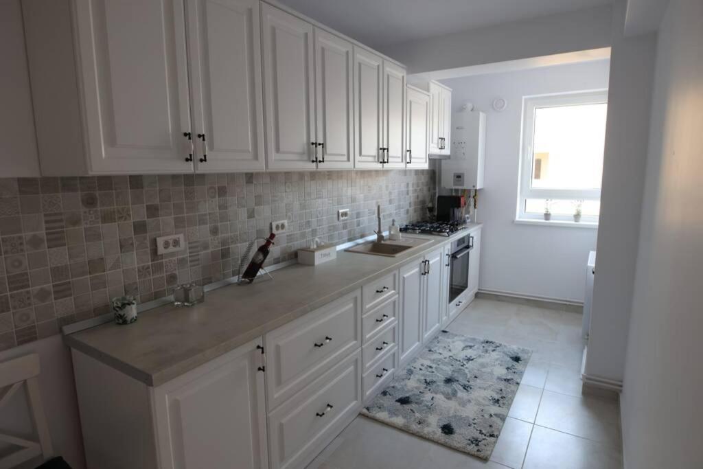 White Apartment Gura Humorului, Bucovina, Voronet Экстерьер фото