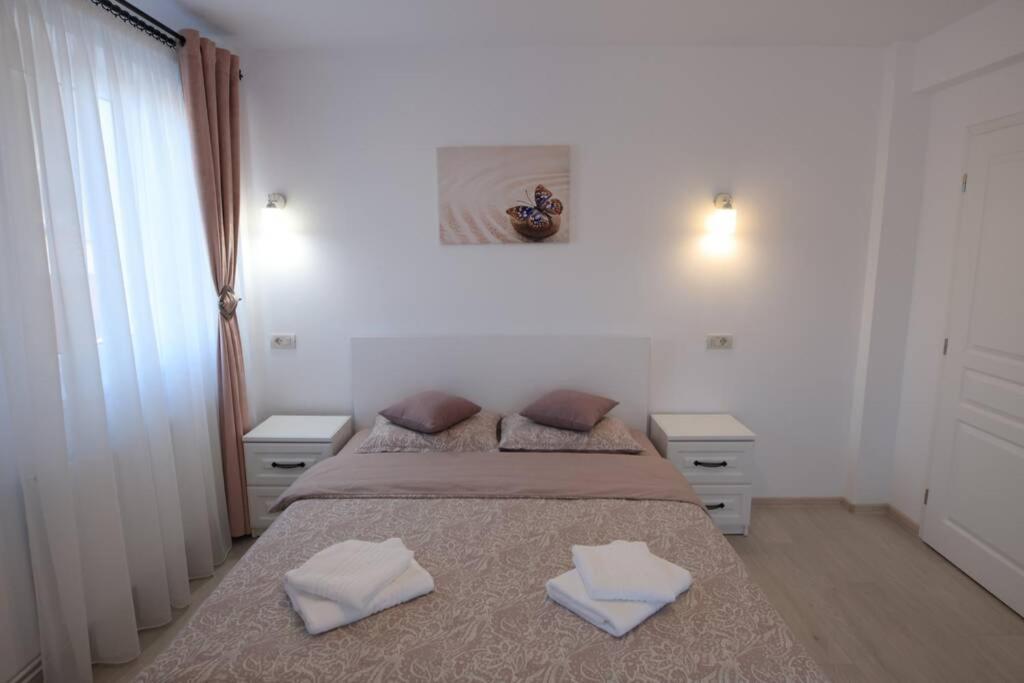 White Apartment Gura Humorului, Bucovina, Voronet Экстерьер фото