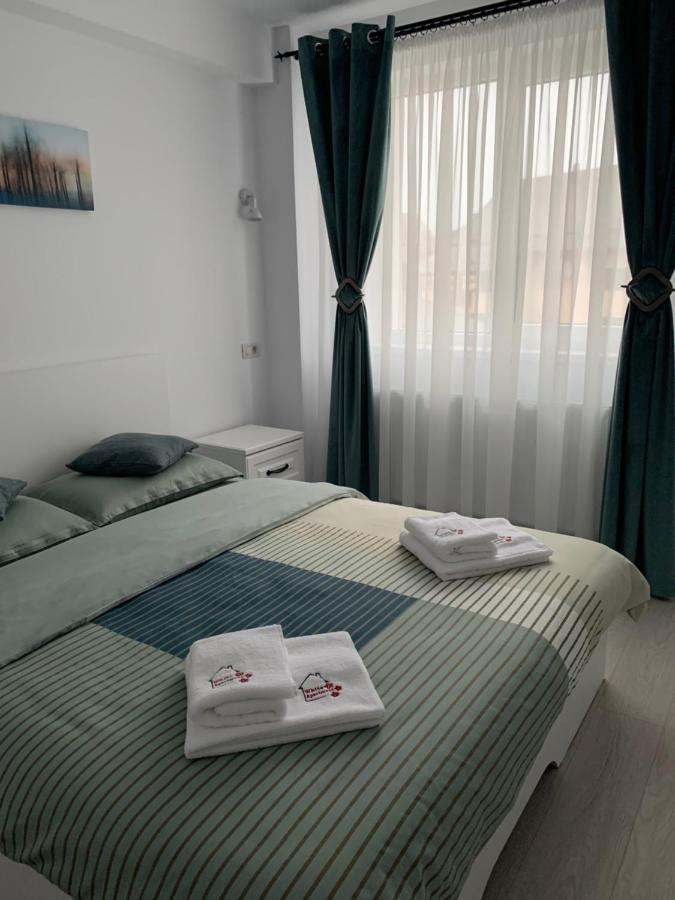 White Apartment Gura Humorului, Bucovina, Voronet Экстерьер фото